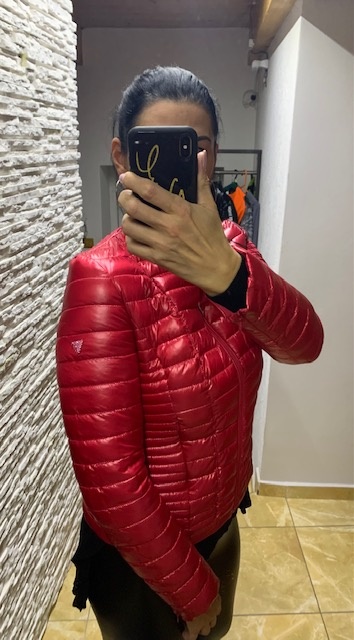 Ružovočervená metalická vetrovka GUESS originál - 2