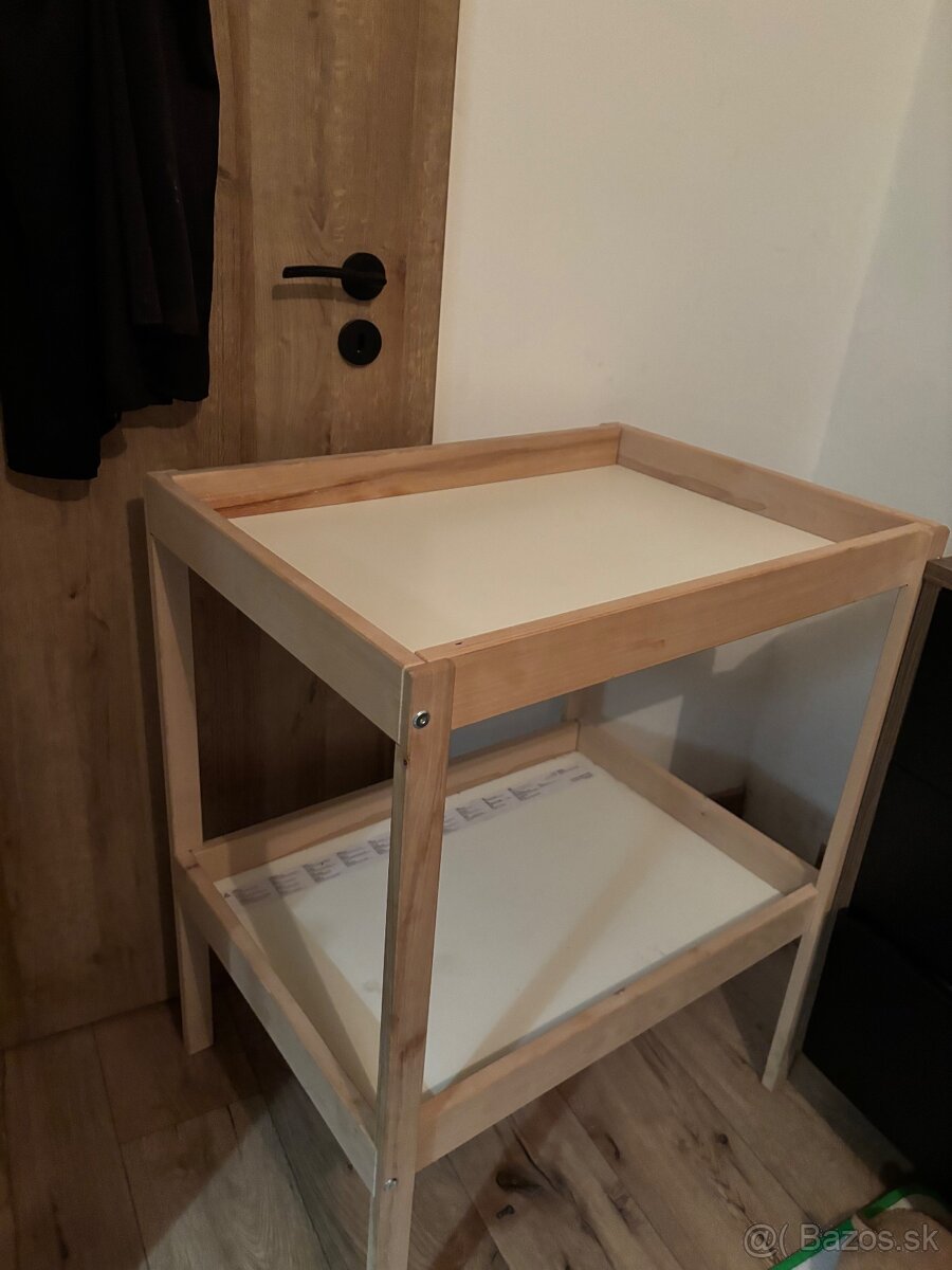 Prebaľovací pult - 2