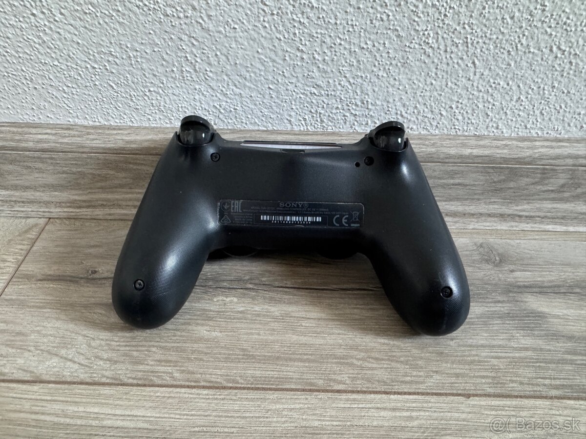 Dualshock 4 v2 Controller - (PS4) - 2