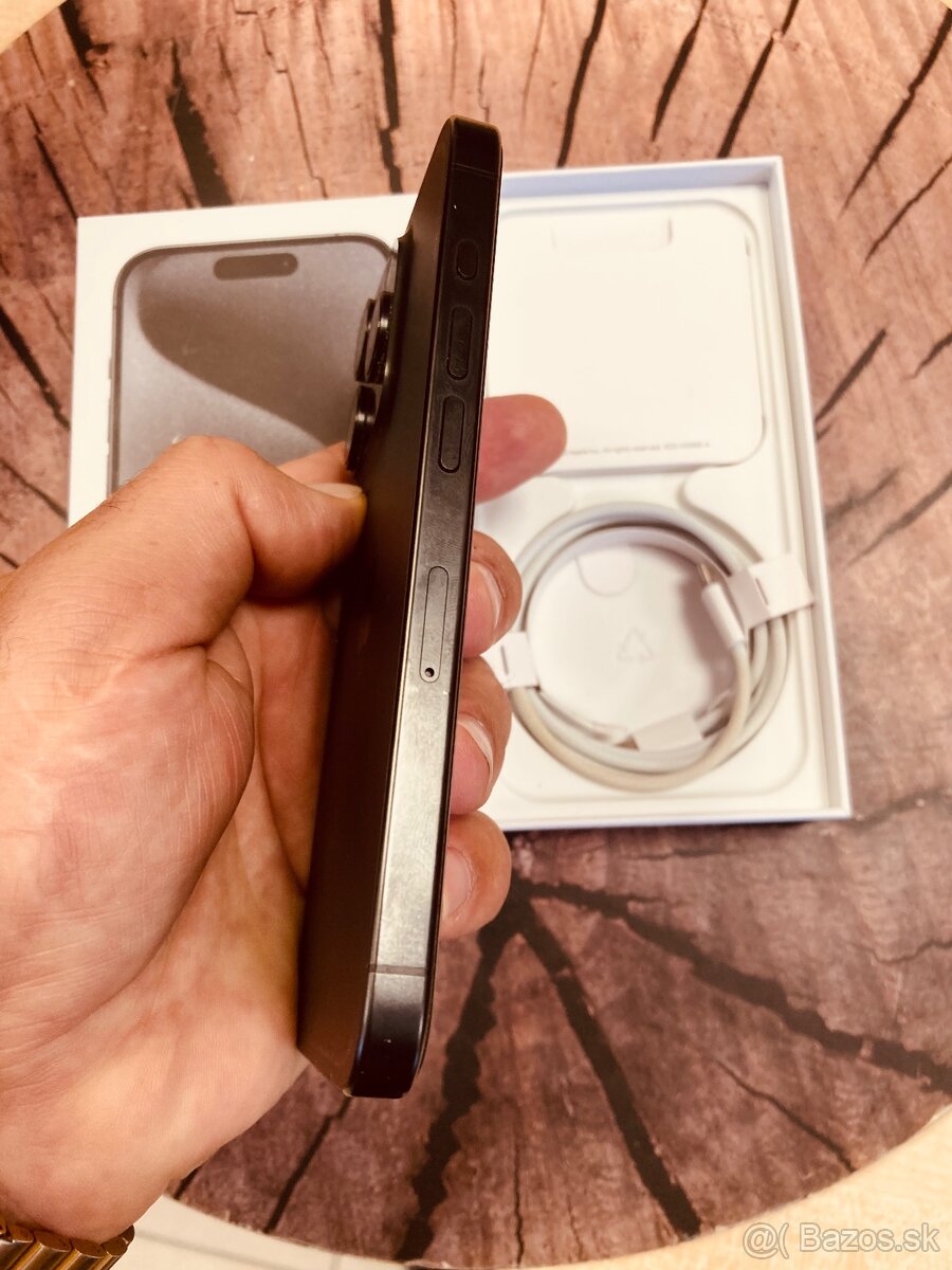 iPhone 15 pro 256 black batéria 89% originál top stav - 2