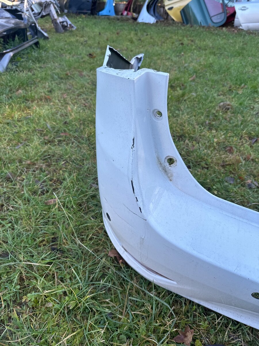 Predám nárazník Avensis 2015-2020 zadný T27 T29 - 2