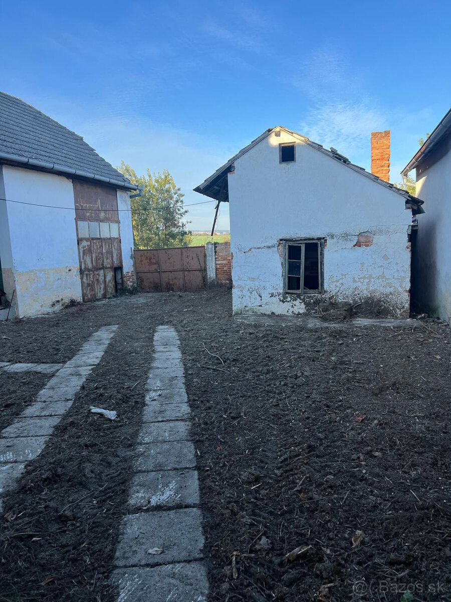 Predám starý rodinný dom s pozemkom Očkov - 2