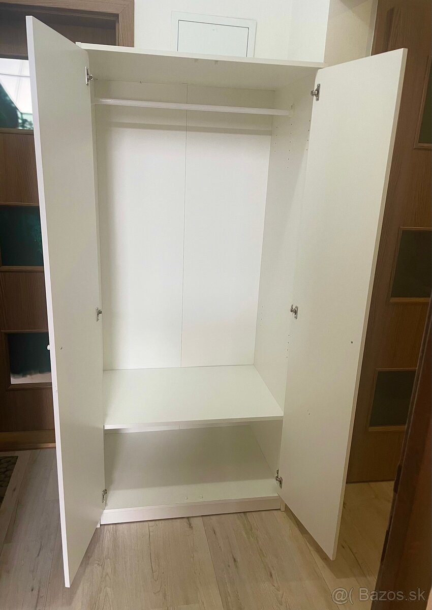Vešiaková skriňa - 2