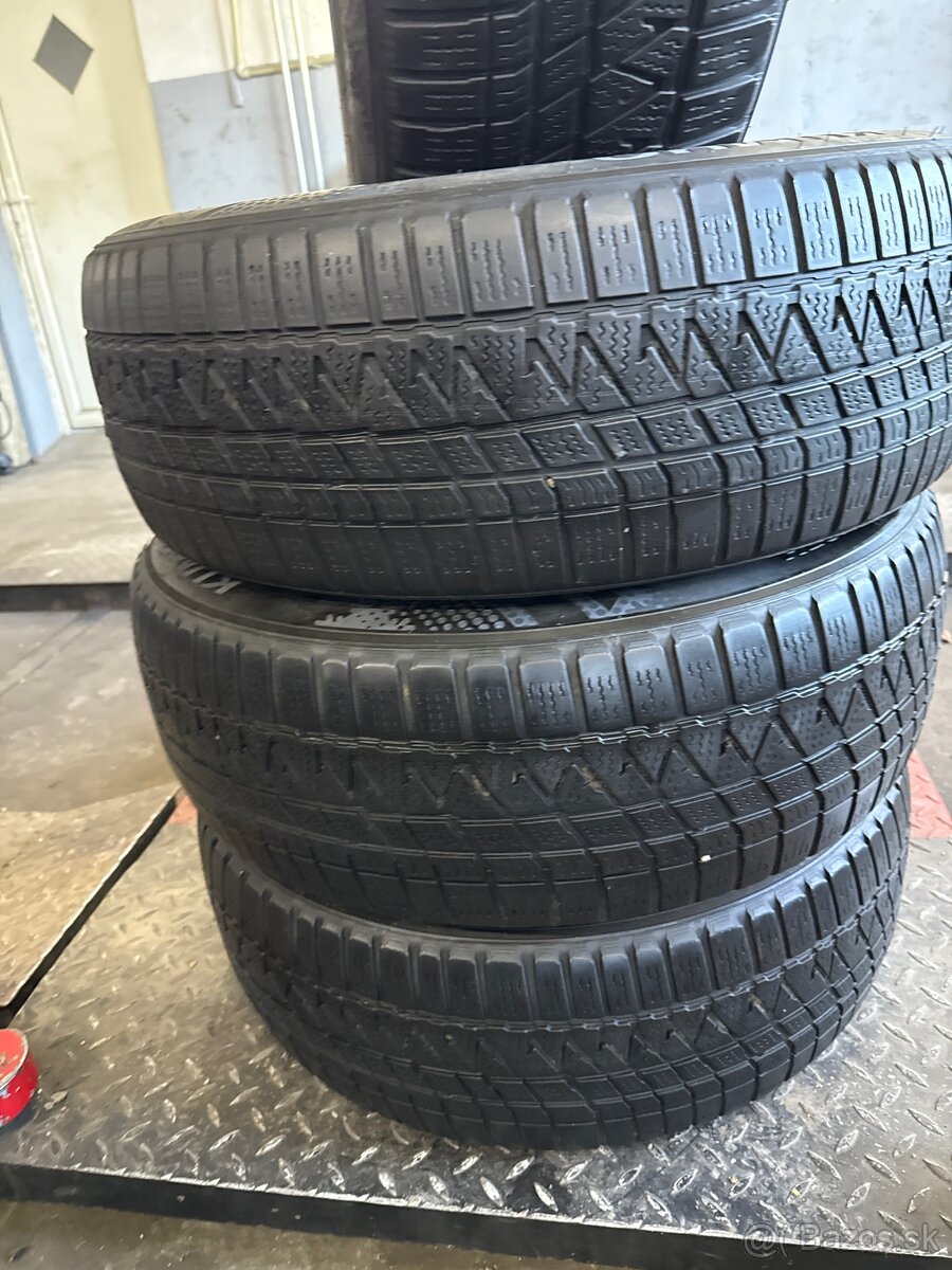 Zimné pneu 235/60R18 viem aj prezuť - 2