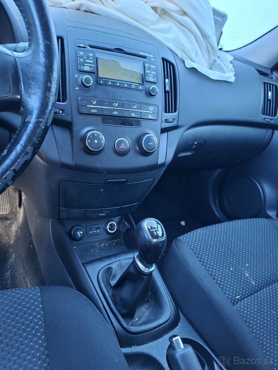 Rozpredám Hyundai i30 1.6Crdi 66kw 2010 - 2