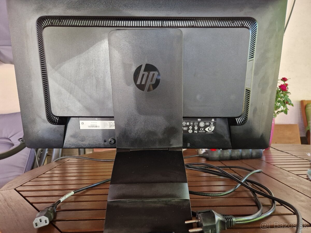 Predam LCD HP ZDisplay 23 palcovy v 100% stave - 2