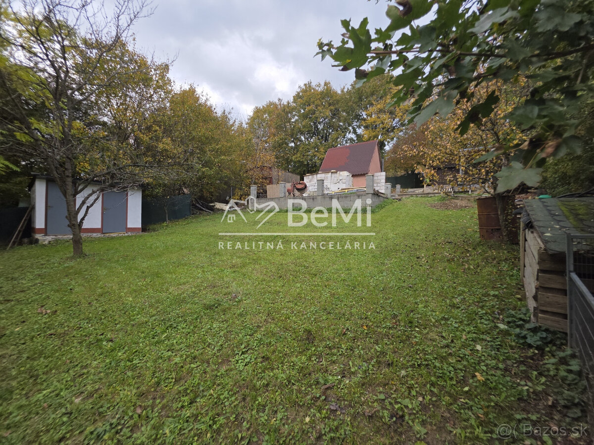 Rekreačný pozemok s murovanou chatkou - 2