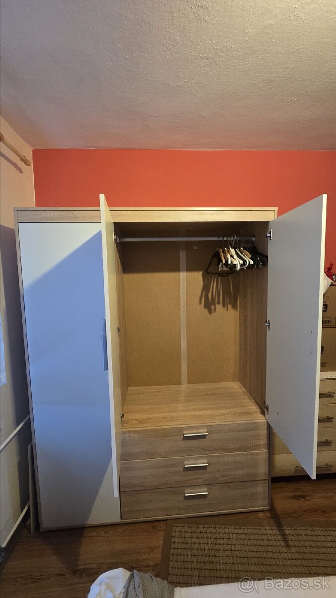 Vešiakova Skriňa - 2