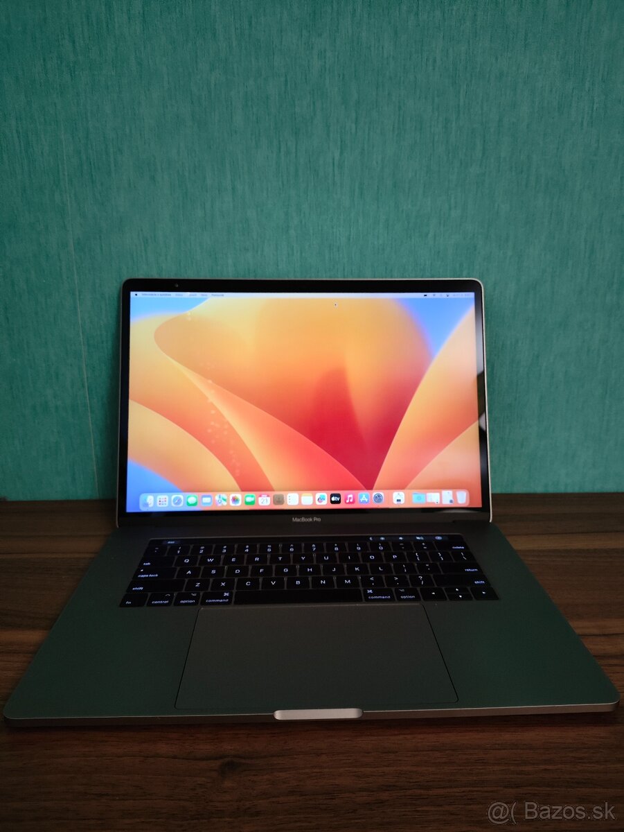 MacBook Pro 15 2017 | i7 • 16GB • 256GB SSD - 2