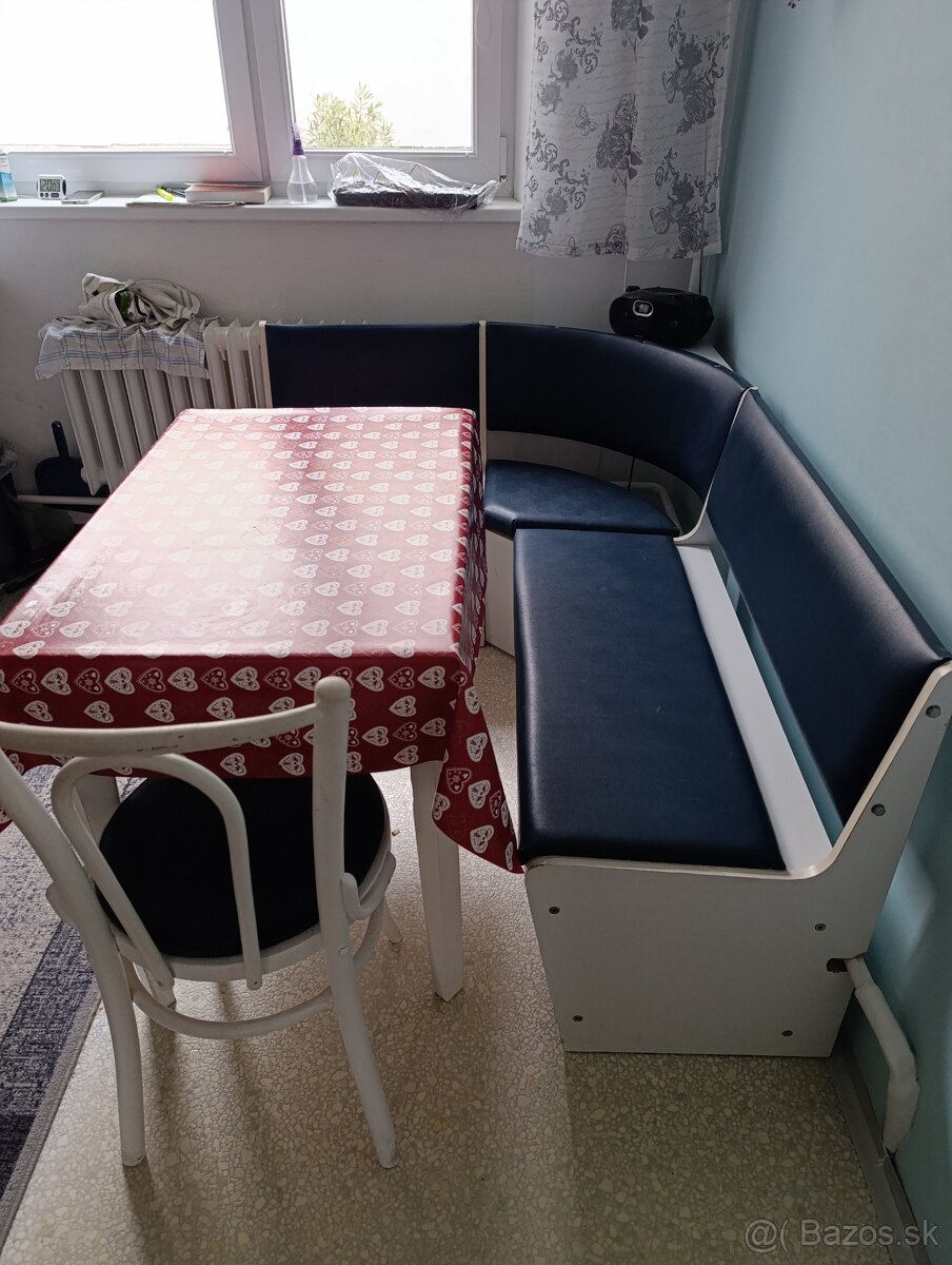 Jedálenský stôl - 2