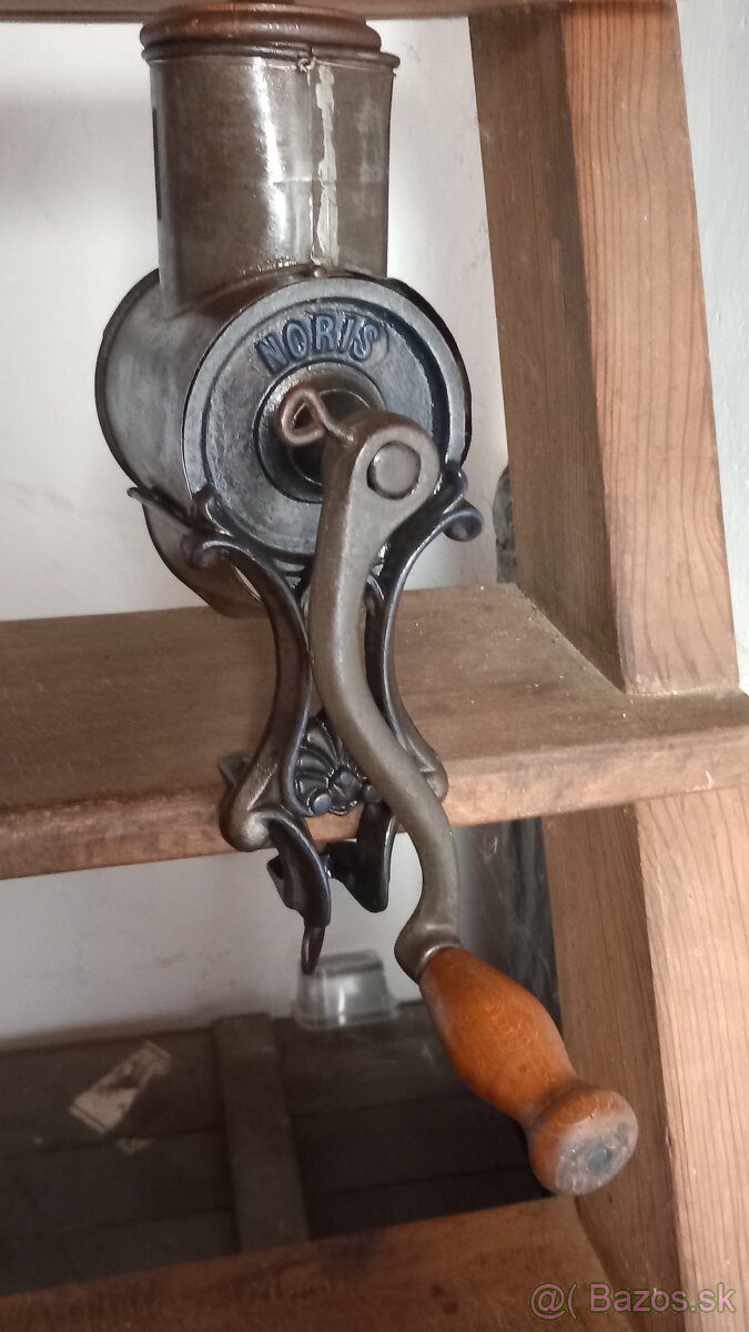 Starožitný liatinový mlynček - 2