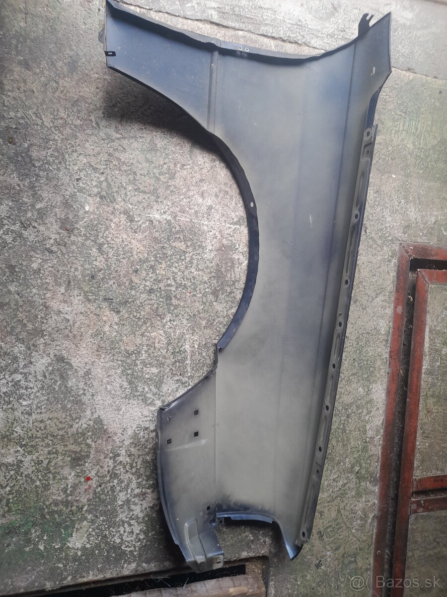 Predam ĺavy blatnik na Audi A4 - 2
