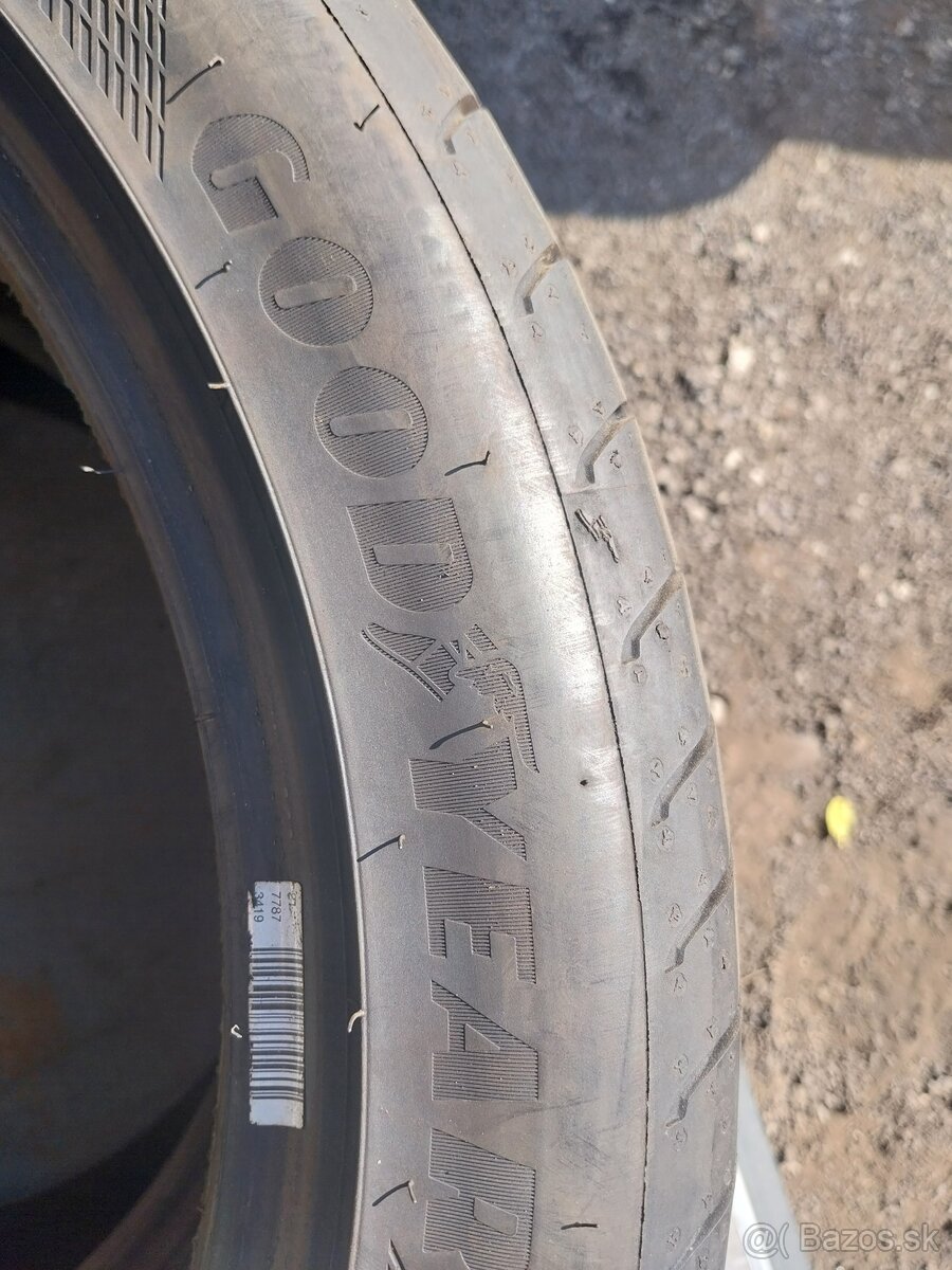 225/45R18 - 2