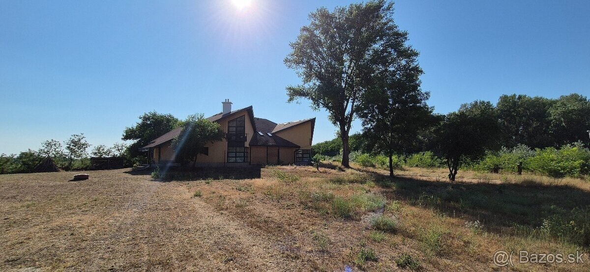 Predaj komerčných nebytových priestorov v Chotíne ID : 520 - 2