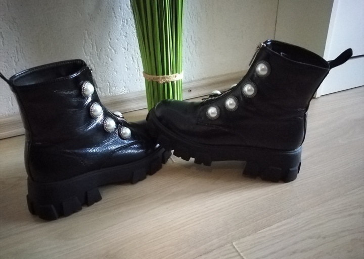 Čierne lesklé workery - 2