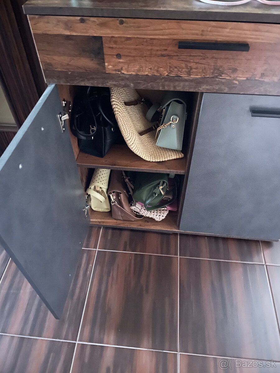 Komoda - 2
