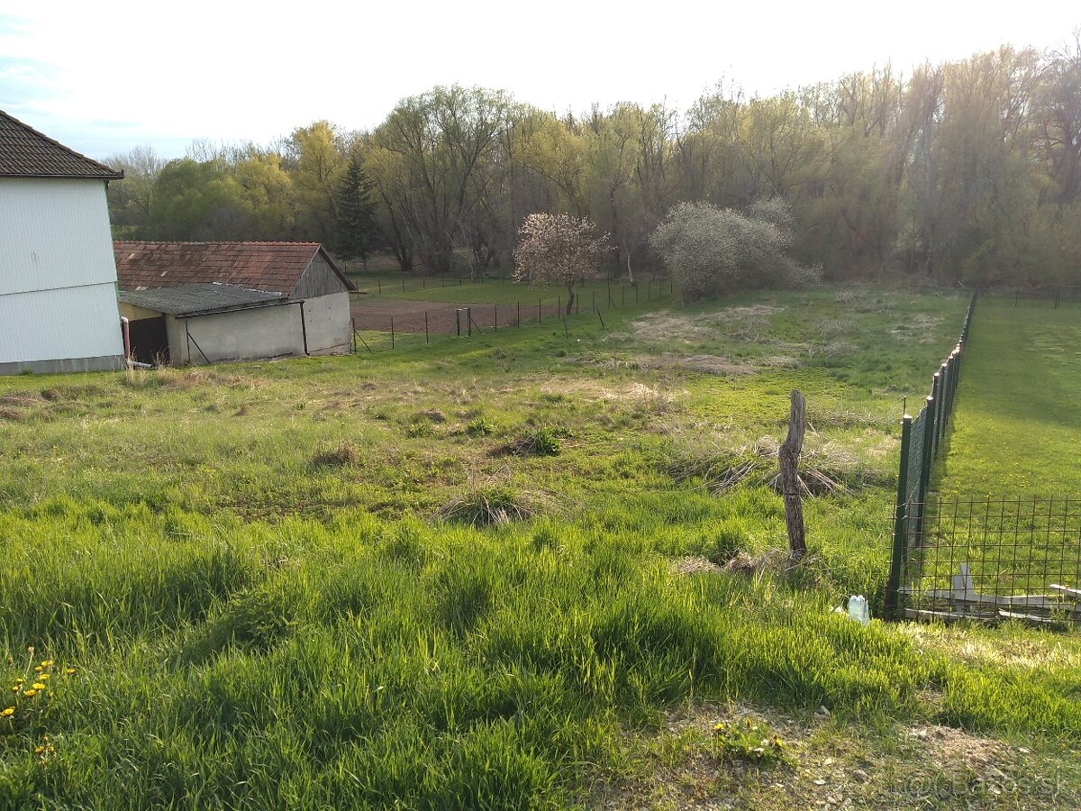Stavebný pozemok so záhradou a lesom, 2716m2 - 2