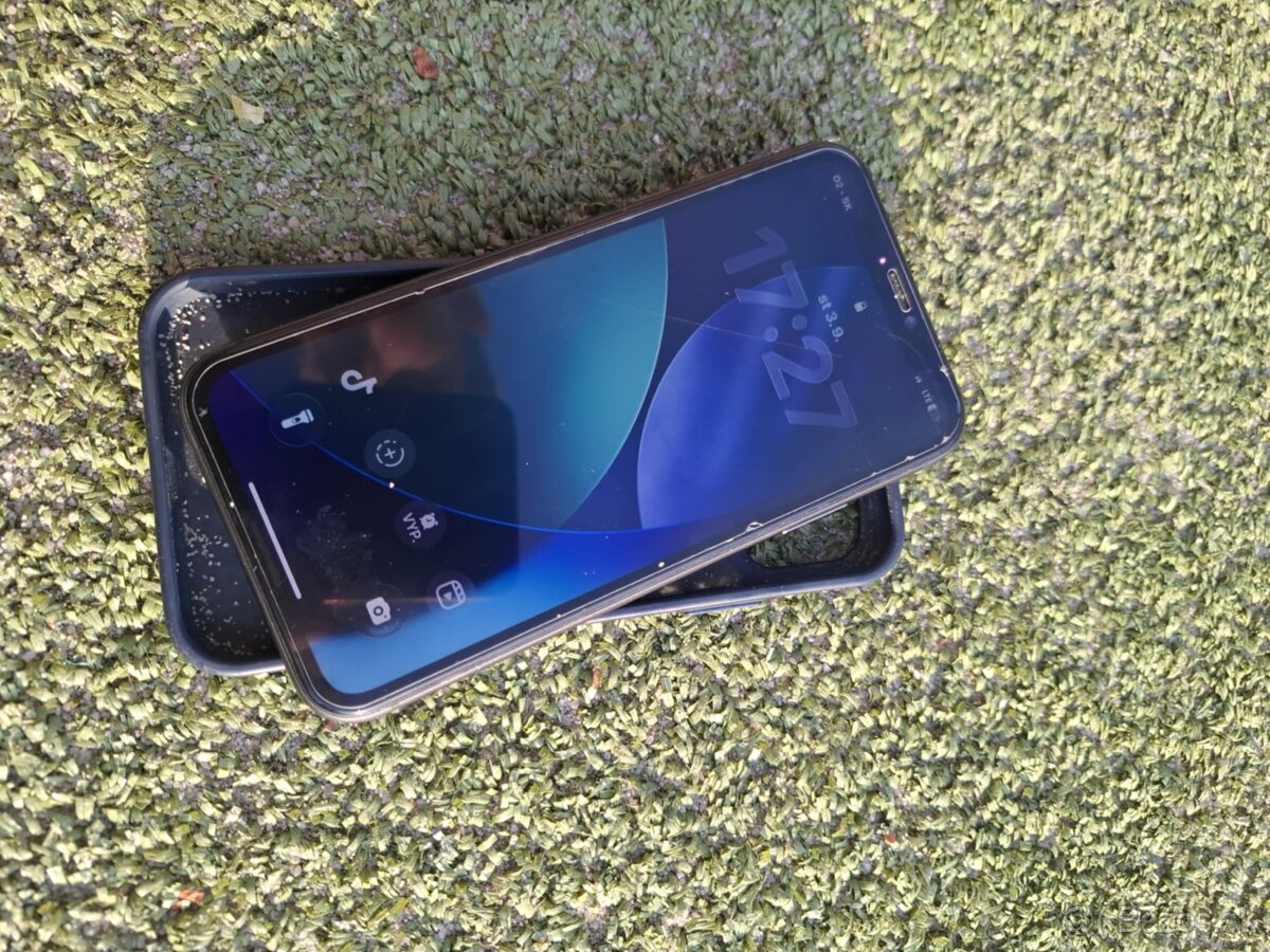 Predám iphone 11 - 2