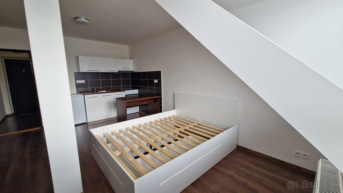 Prenájom garsónka v podkroví-čiastočne zariadená - 2