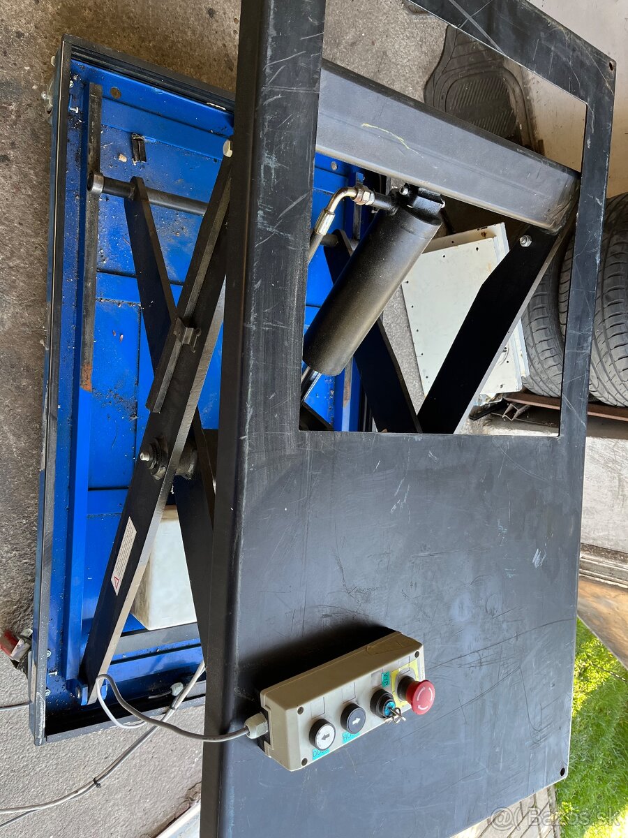 Hydraulická nožnicová zdvíhacia plošina - 2