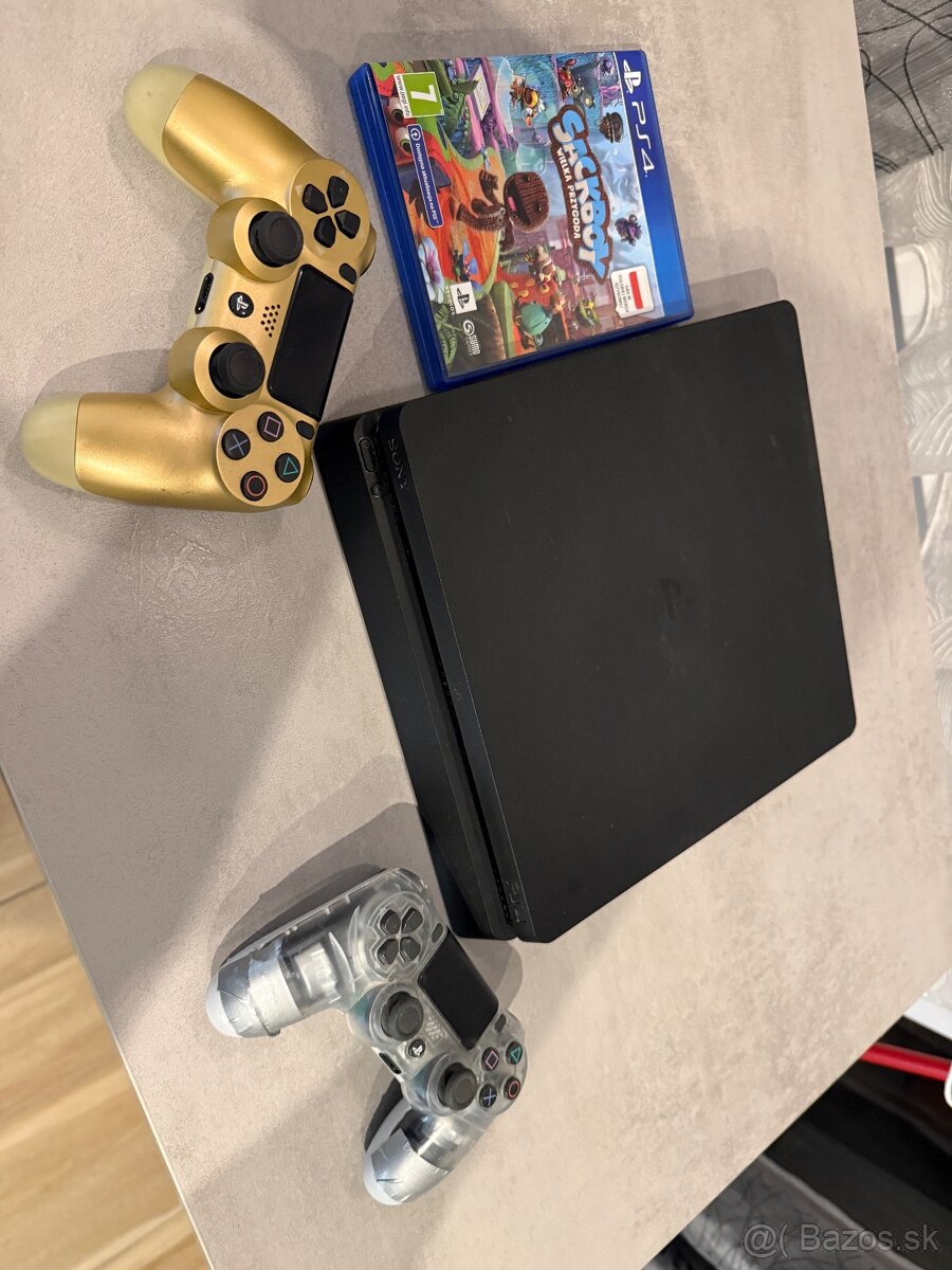 Playstation 4 slim - 2