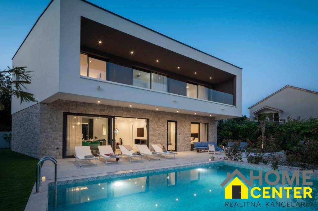 NA PREDAJ novo postavená VILA /200 m2/ pri mori, Rogoznica - 2