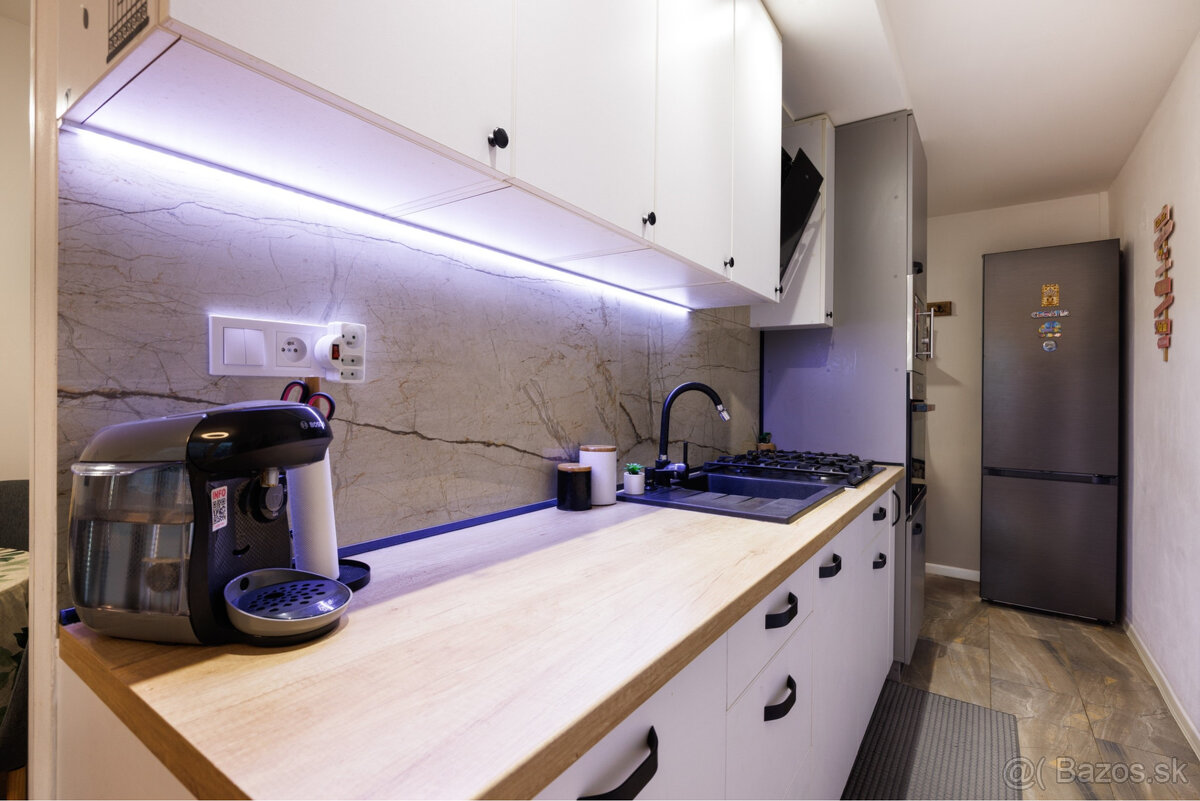 Na predaj zrekonštruovaný 3-izbový byt Sídlisko III - 2