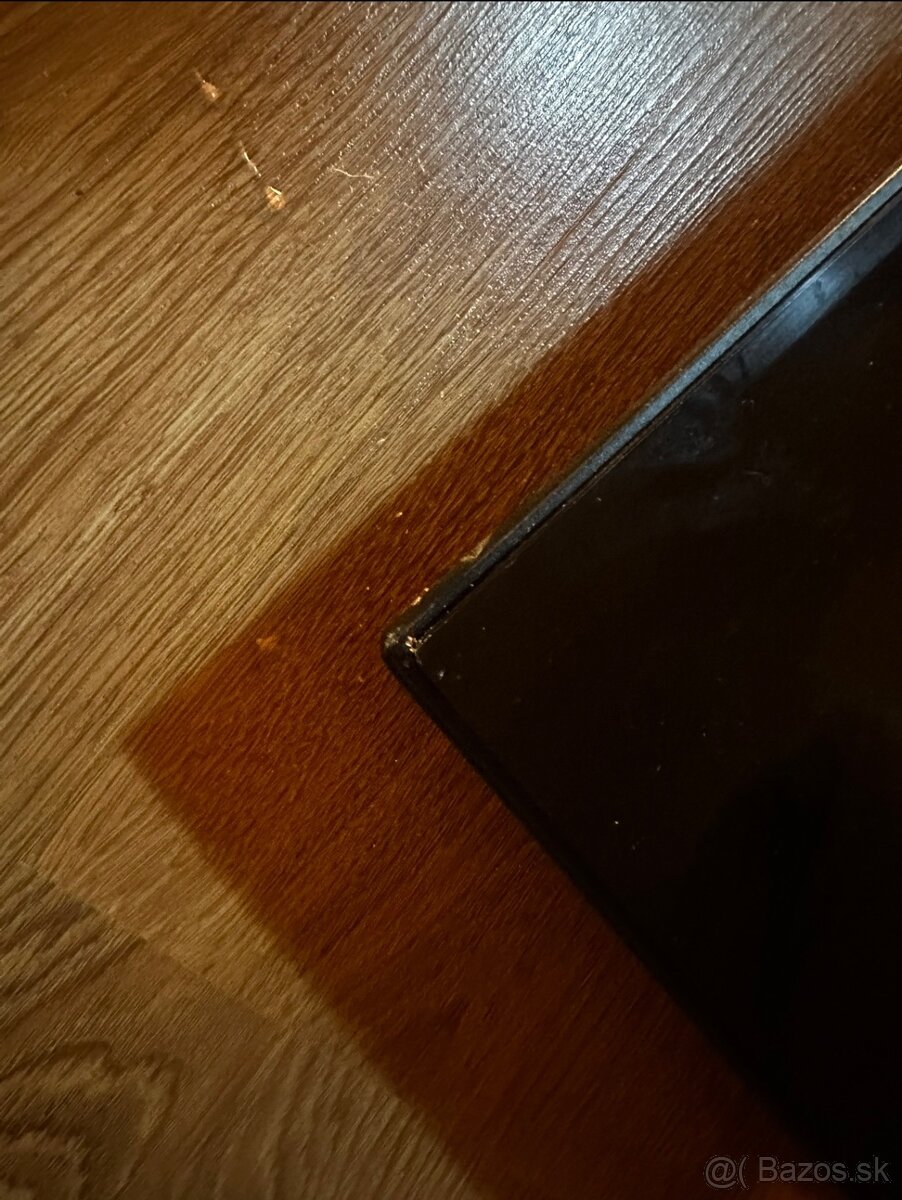 Mechanicky poškodený televízor Hisense - 2