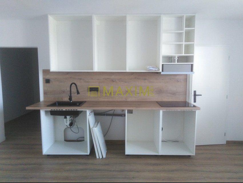 PREDAJ - 2- izbový byt s loggiou na Drobného ulici v Dúbravk - 2