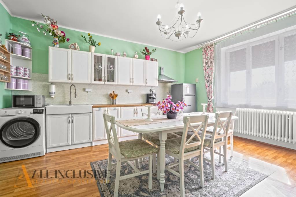 ALL INCLUSIVE | NA PREDAJ 3-IZBOVÝ RODINNÝ DOM S GARÁŽOU, HO - 2