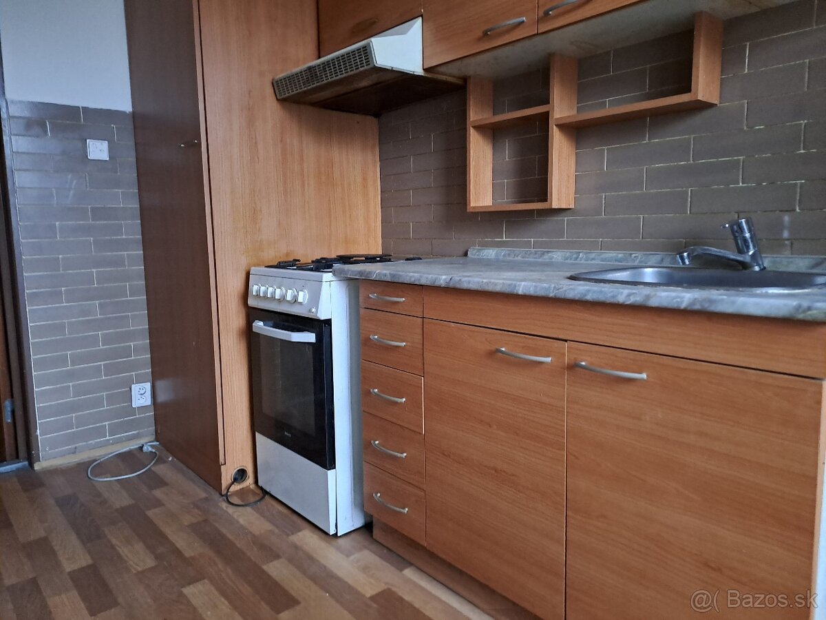 2 izbový byt s nádherným výhľadom v pôvodnom stave Priekopa - 2