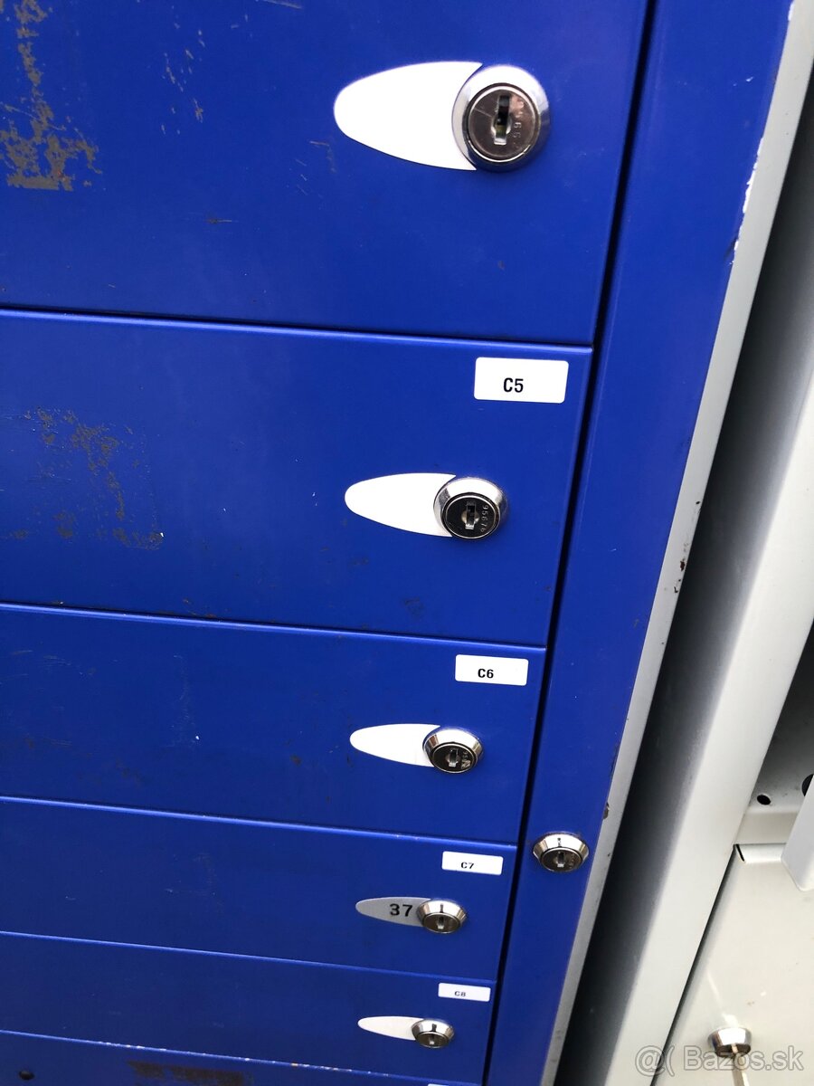 Plechová skriňa na náradie a drobnosti - 2