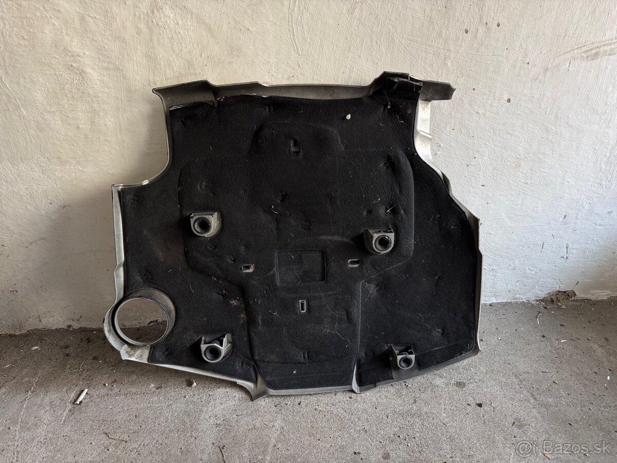 Kryt motora 3.0 TDI AUDI - 2