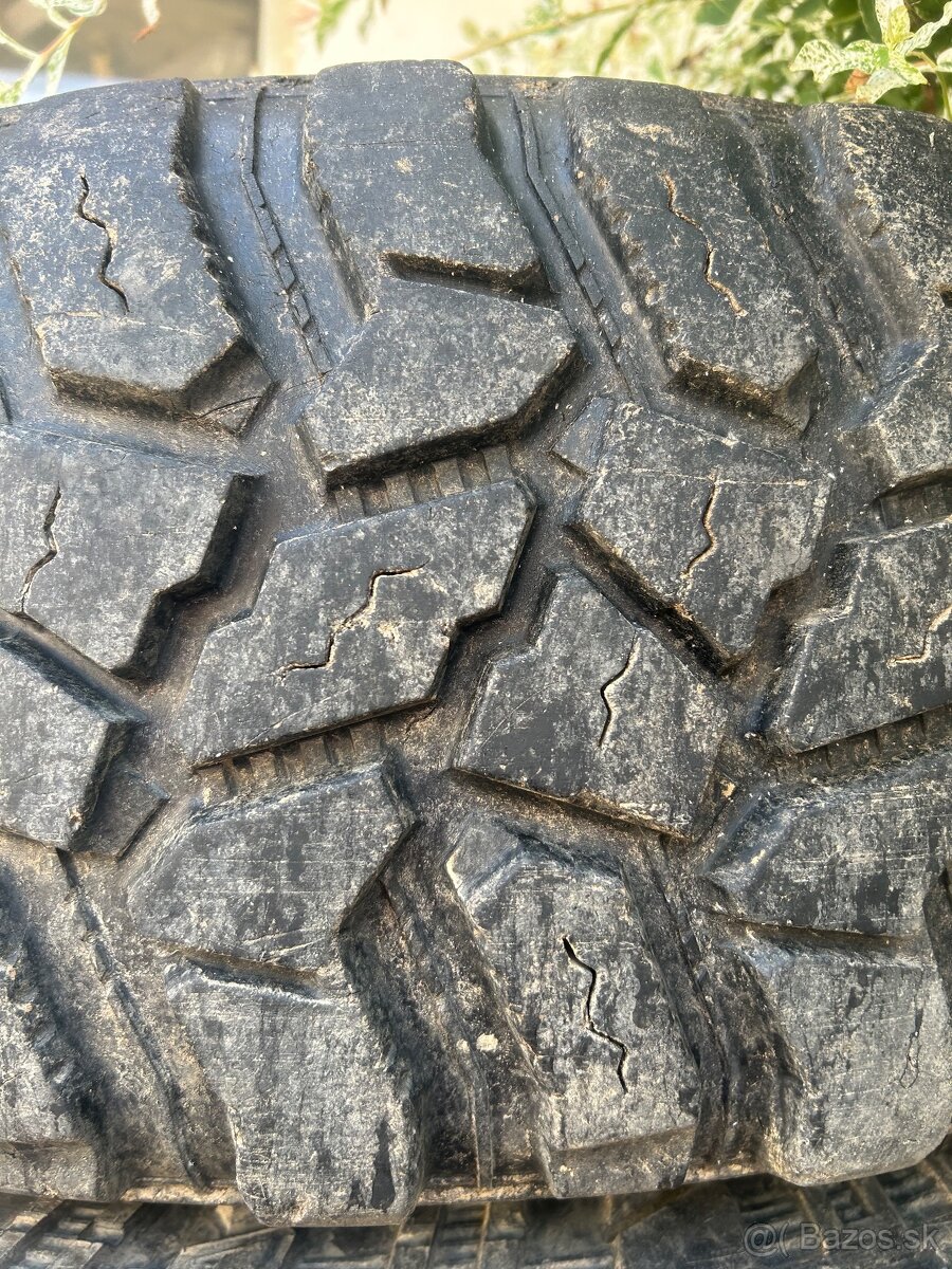 Stt cooper discoverer pro 285/70 r17