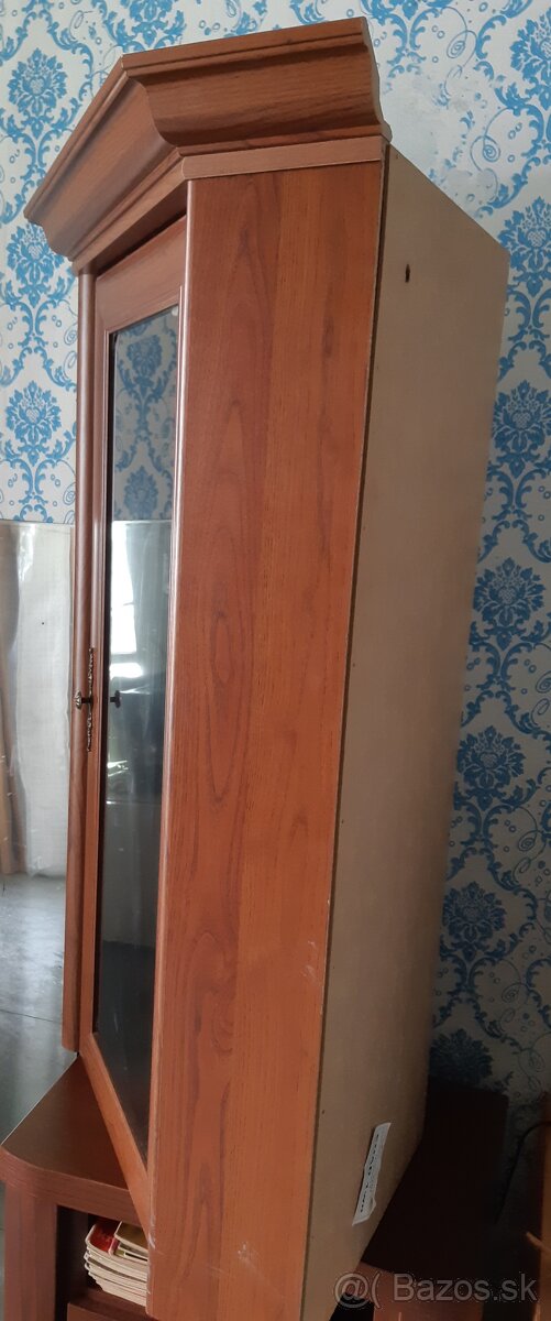 Rohova vitrina rustikalny styl - 2