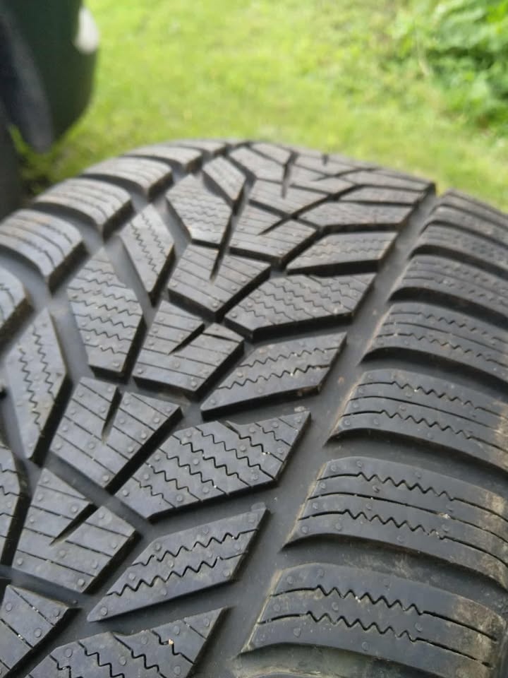 255/45 R 19 104 V XL zimné HANKOOK 99 % stav. - 2