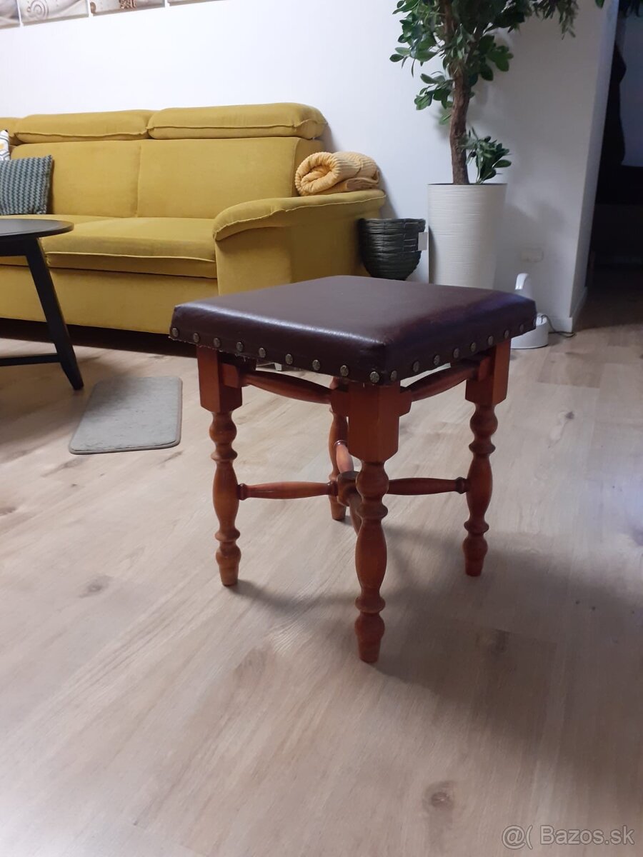 Drevené stoličky s koženým sedákom - 2