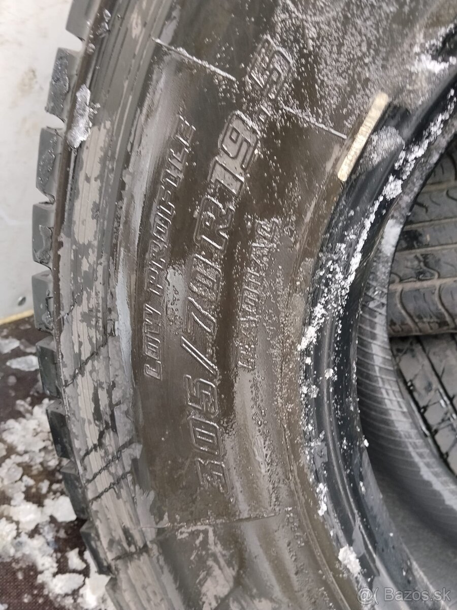 Bridgestone M729 305/70 R19.5 - 2