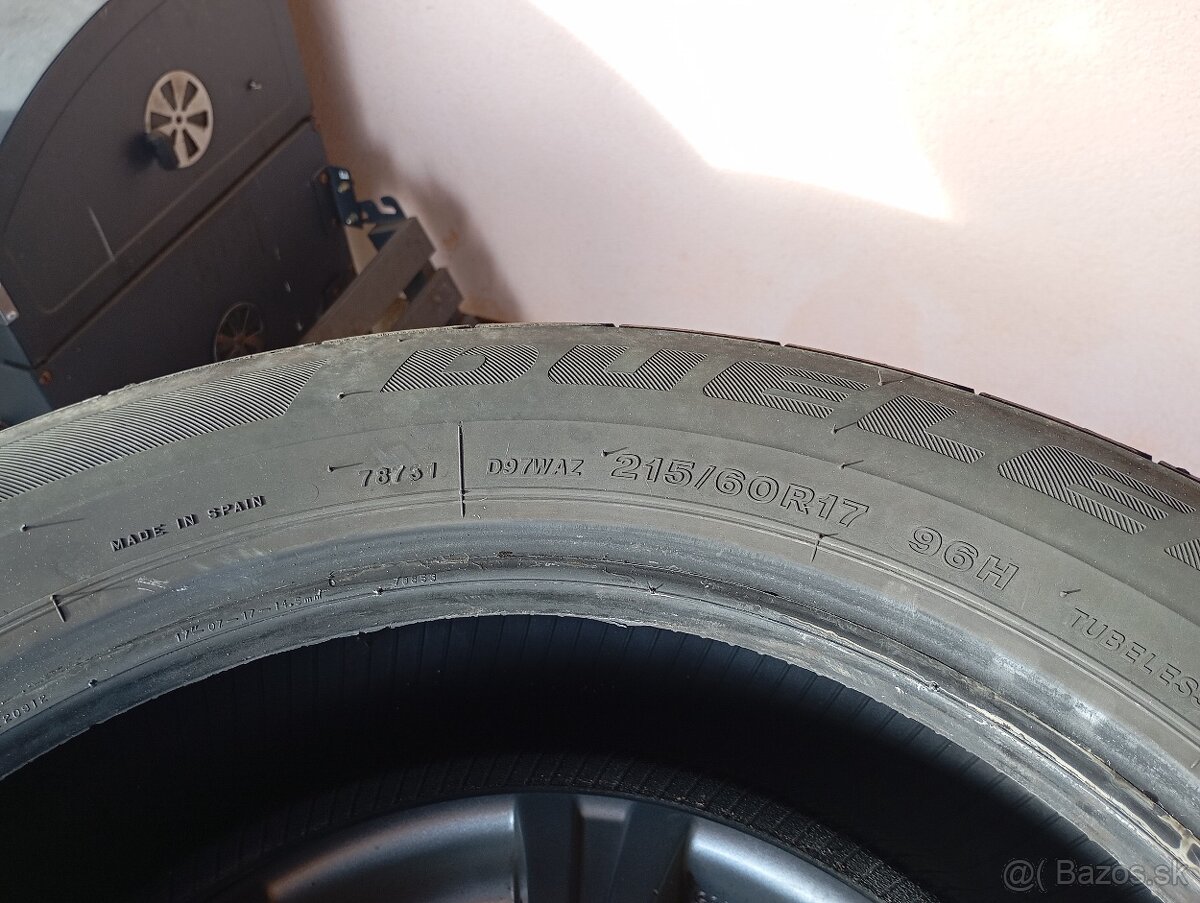Bridgestone 215/60 R17 - 2