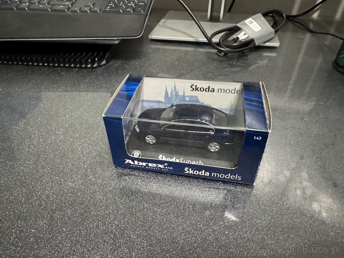 Škoda Superb modrá - 1:43 - Abrex - 2
