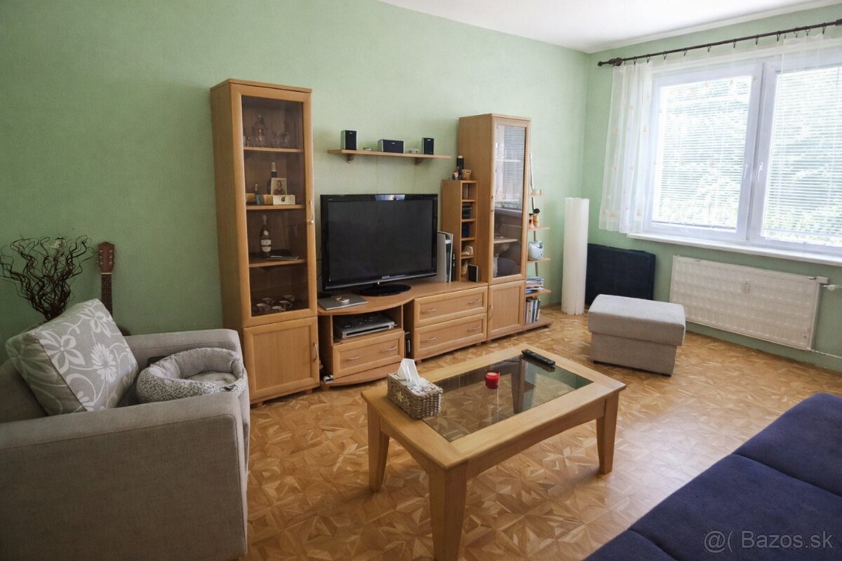 Trojizbový byt s balkónom na Západe - 2