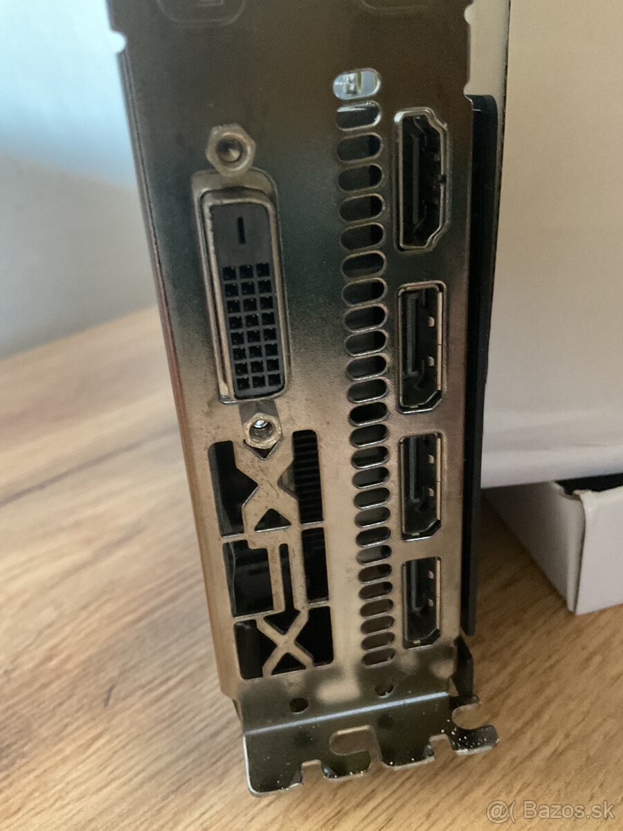 Nefunkčná XFX RX 570 8 GB - 2