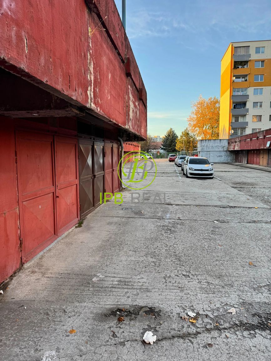 Samostatná garáž na Bebravskej ul. vo Vrakuni - 2