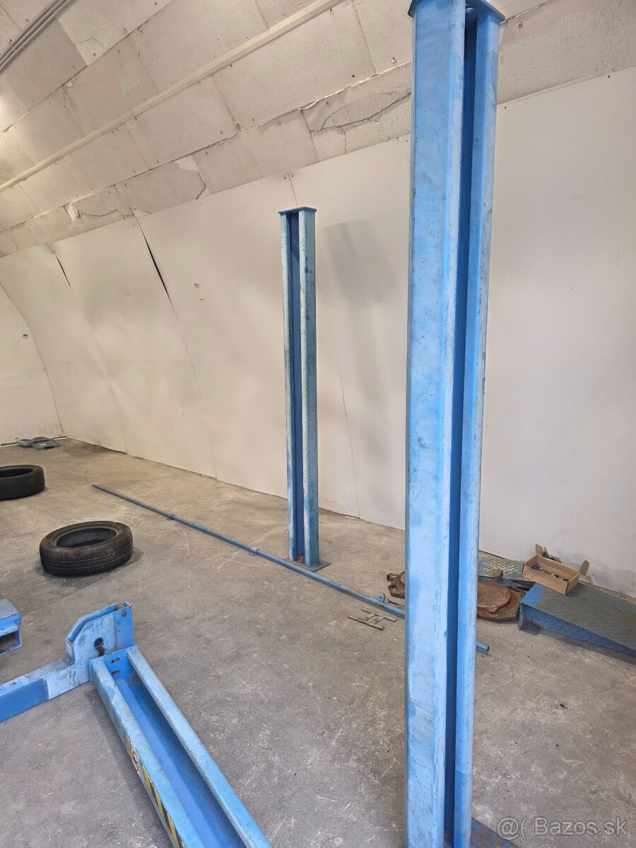 4 stlpovy zdvihak 4 .5 t - 2