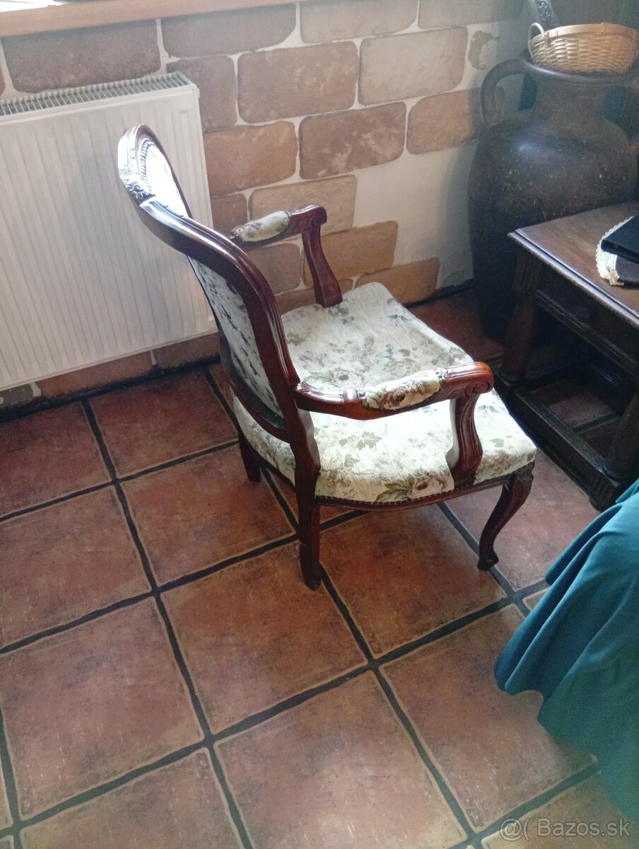 Čalúnené kreslo - 2