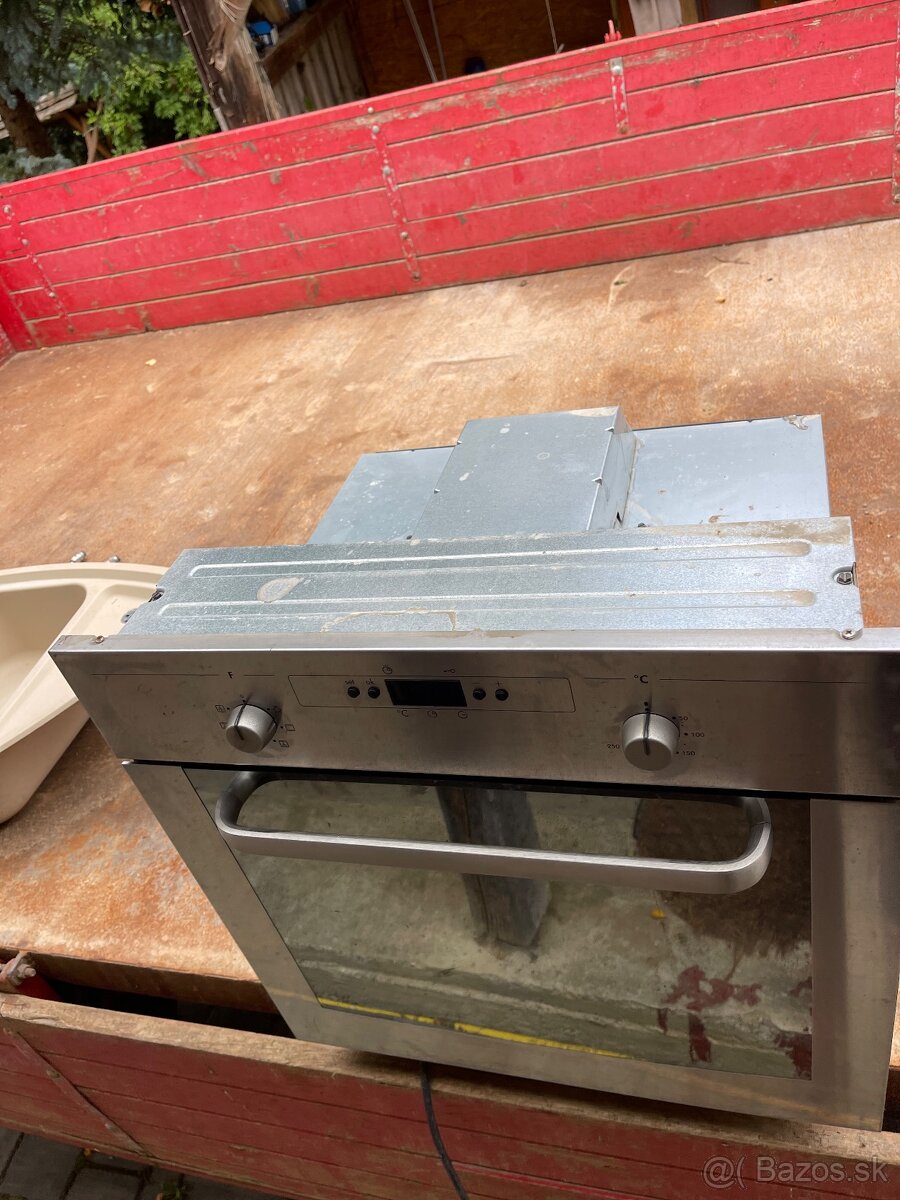 Predám elektrickú rúru Whirlpool - 2