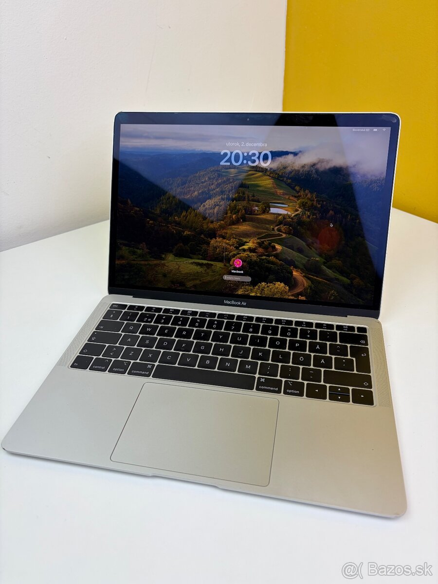 Apple Macbook Air 2019 128GB strieborny - 2