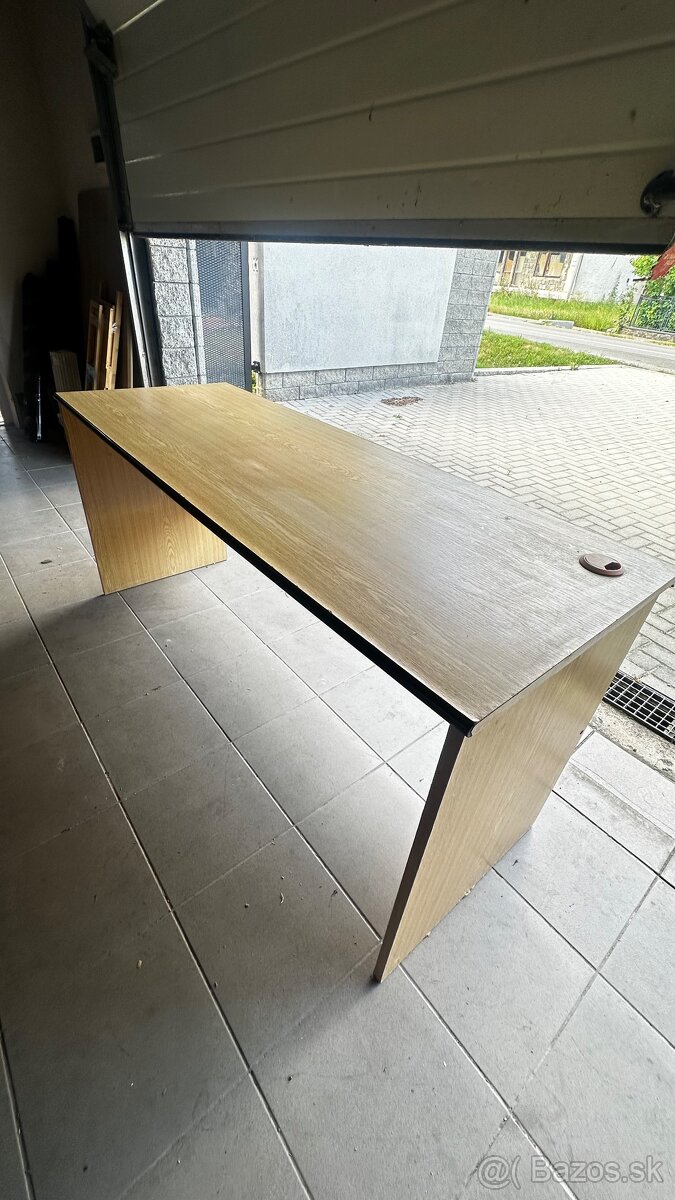 pisaci pracovny stôl - 2