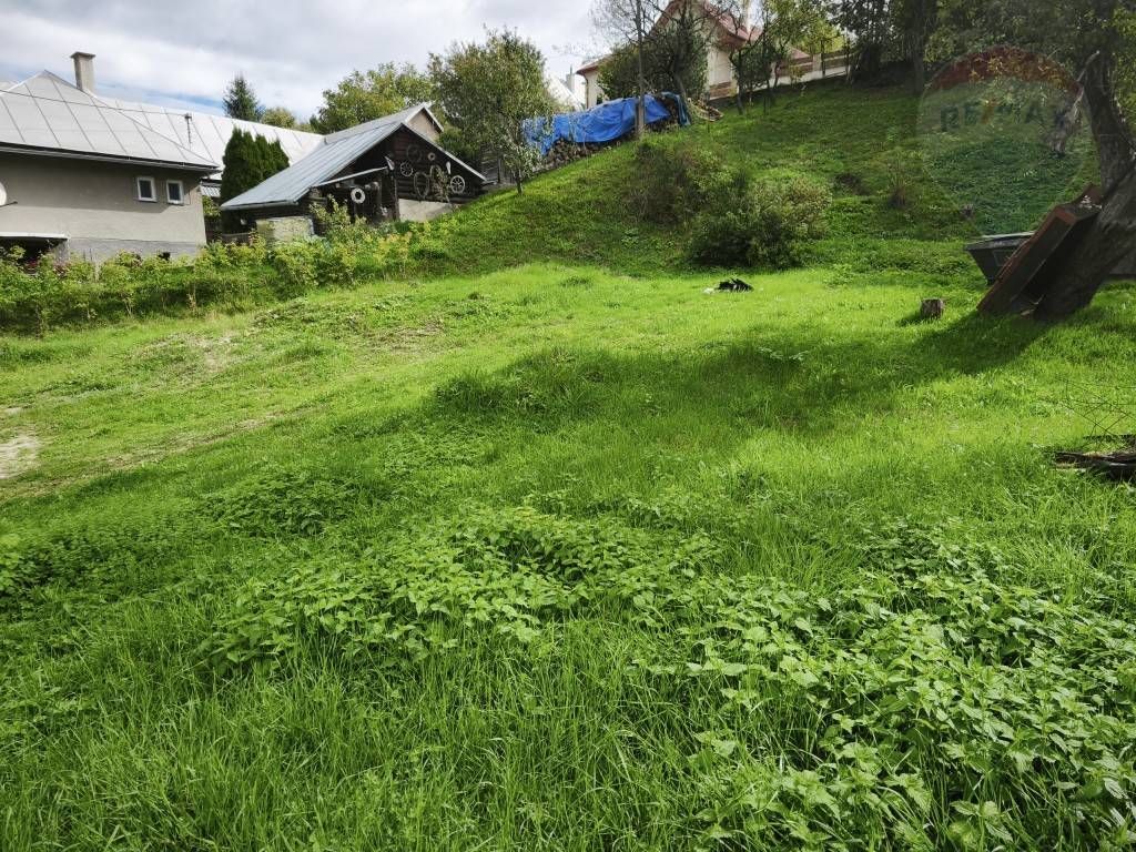 Na predaj stavebný pozemok 741 m² v Mýte pod Ďumbierom – v t - 2