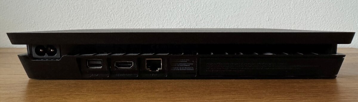 REZERVOVANE PS4 Slim, 2x Dualshock 4, sluchadlo, 4x hry - 2